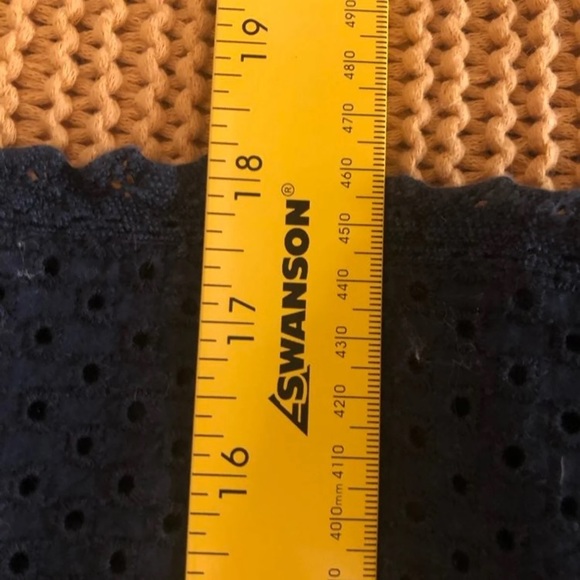 GAP Navy Eyelet Skirt - Picture 5 of 9